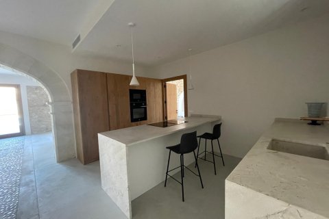 Kaupunkipientalo vuokrattavana Sa Pobla, Mallorca, Espanja, 5 makuuhuonetta, 484 m2 No. 177313 - kuva 11
