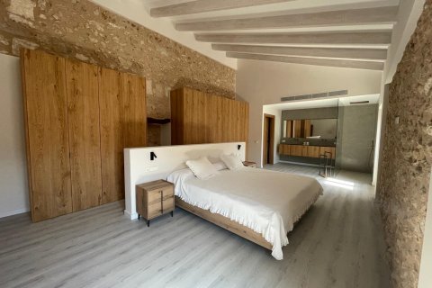 Kaupunkipientalo vuokrattavana Sa Pobla, Mallorca, Espanja, 5 makuuhuonetta, 484 m2 No. 177313 - kuva 13