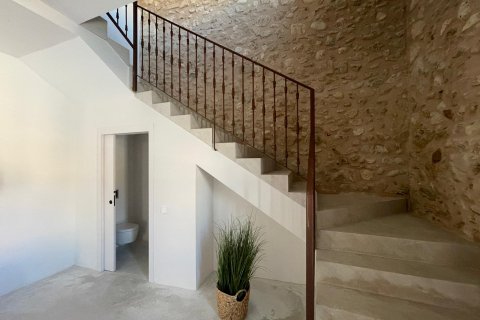 Kaupunkipientalo vuokrattavana Sa Pobla, Mallorca, Espanja, 5 makuuhuonetta, 484 m2 No. 177313 - kuva 12