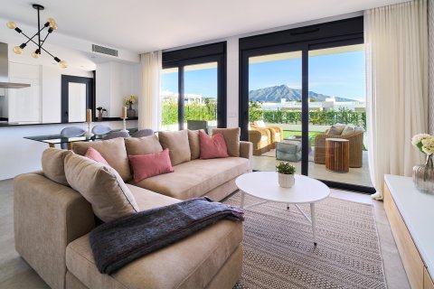Apartment for sale in Estepona, Malaga, Spain 3 bedrooms, 150 sq.m. No. 194844 - photo 11