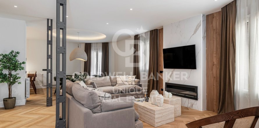 Apartment à Madrid, Espagne 3 chambres, 192 m2 No. 178777