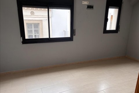 Apartment in Vilanova i la Geltru, Barcelona, Spain 3 bedrooms, 89 sq.m. No. 186370