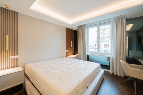 Apartment for rent Madrid, Spain 3 bedrooms, 156 sq.m. No. 108338 - photo 29