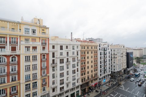 Apartment for rent Madrid, Spain 3 bedrooms, 156 sq.m. No. 108338 - photo 10