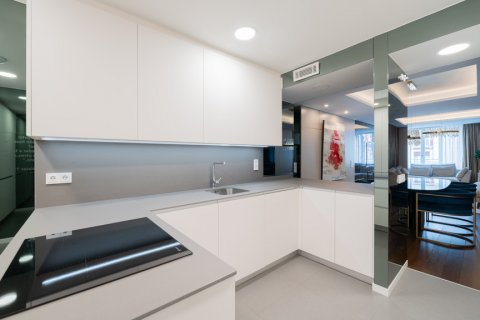 Apartment for rent Madrid, Spain 3 bedrooms, 156 sq.m. No. 108338 - photo 18