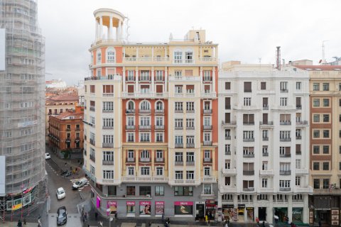 Apartment for rent Madrid, Spain 3 bedrooms, 156 sq.m. No. 108338 - photo 8