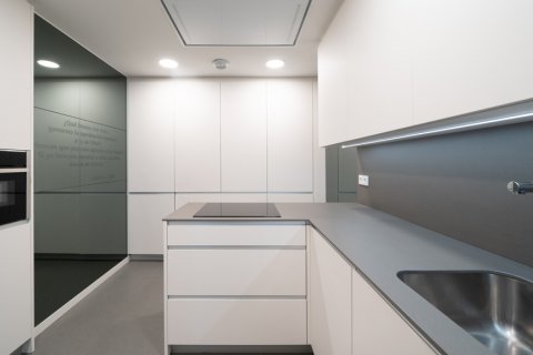 Apartment for rent Madrid, Spain 3 bedrooms, 156 sq.m. No. 108338 - photo 17