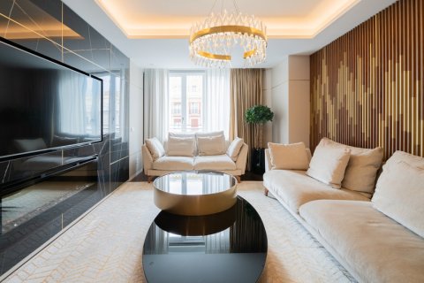Apartment for rent Madrid, Spain 3 bedrooms, 156 sq.m. No. 108338 - photo 1