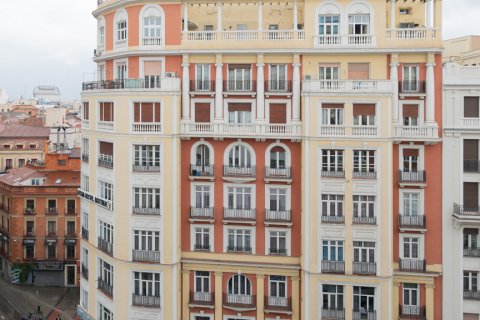 Apartment for rent Madrid, Spain 3 bedrooms, 156 sq.m. No. 108338 - photo 26