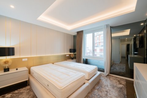 Apartment for rent Madrid, Spain 3 bedrooms, 156 sq.m. No. 108338 - photo 23