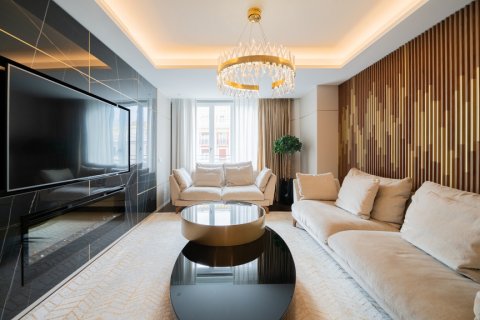Apartment for rent Madrid, Spain 3 bedrooms, 156 sq.m. No. 108338 - photo 2