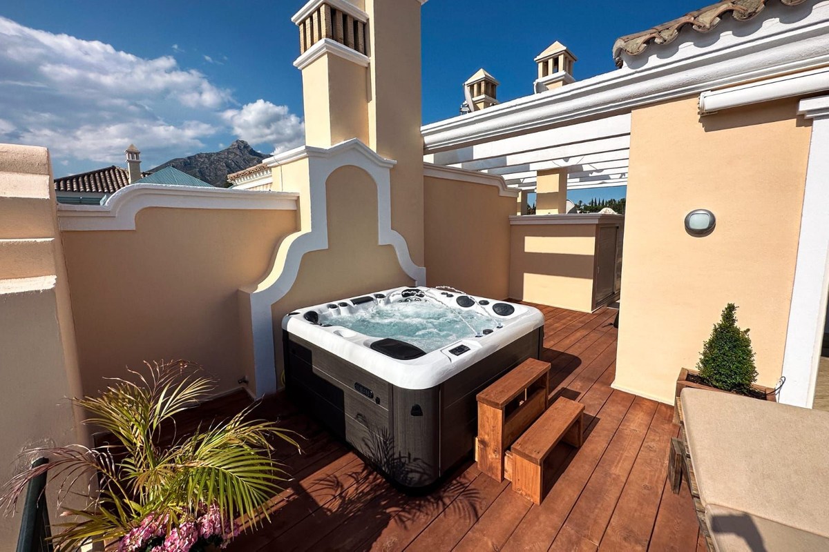 Huoneisto Marbella, Malaga, Espanja 3 makuuhuonetta, 318 m2 No. 133966