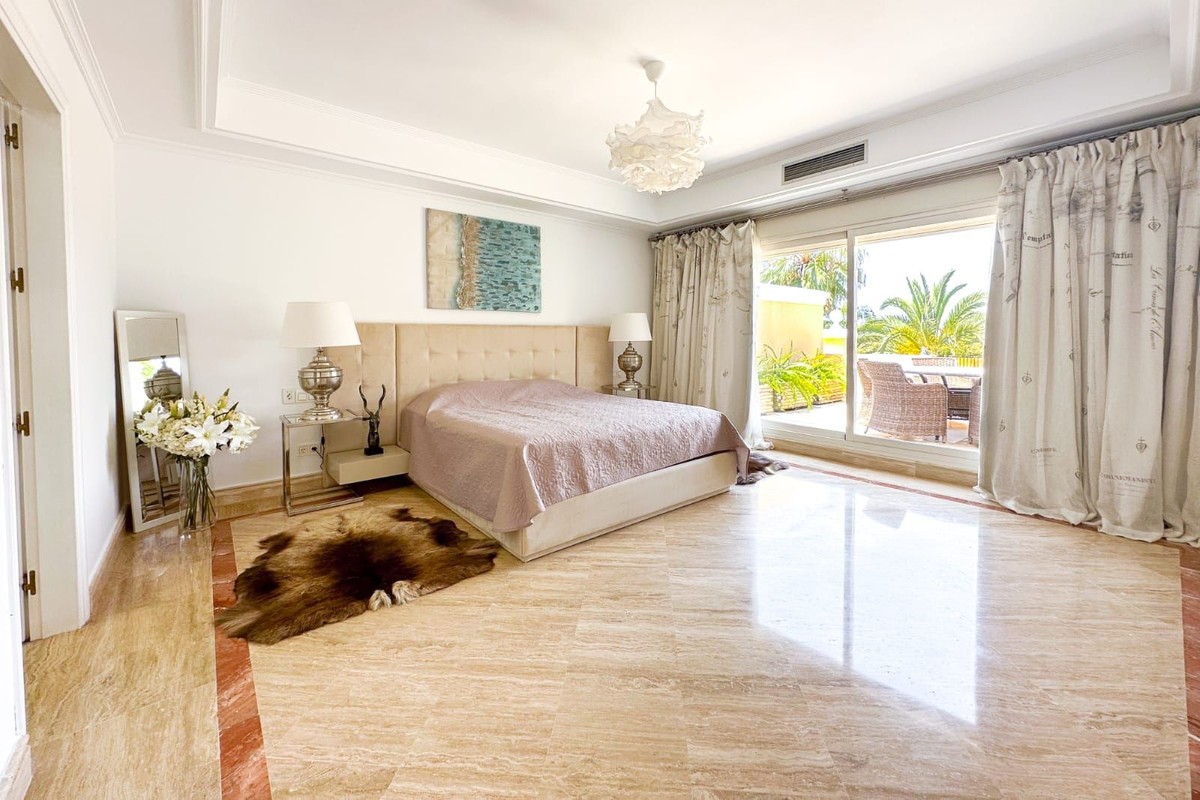 Huoneisto Marbella, Malaga, Espanja 3 makuuhuonetta, 318 m2 No. 133966