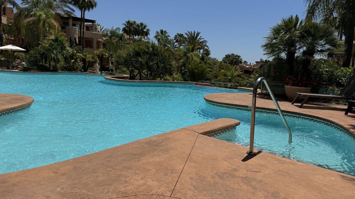 Commercial property à Marbella, Malaga, Espagne 3 chambres, 172 m2 No. 133967