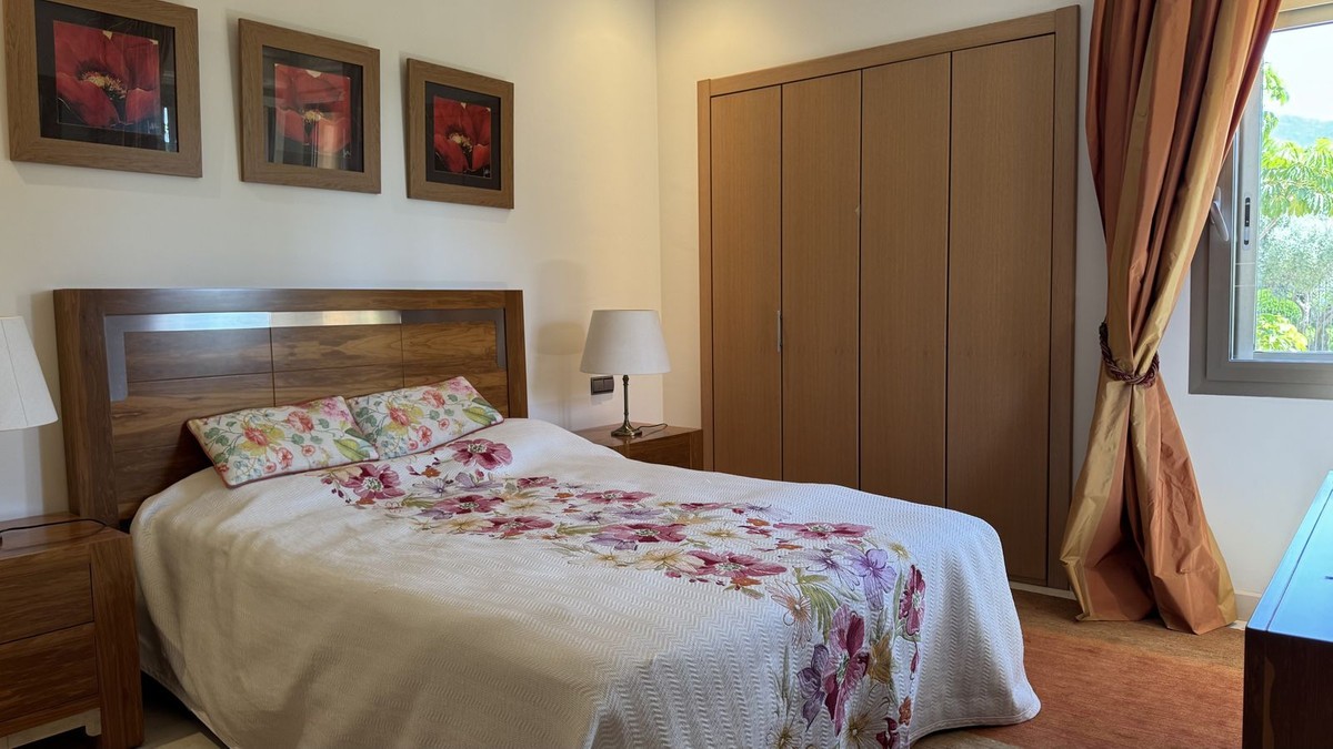 Commercial property à Marbella, Malaga, Espagne 3 chambres, 172 m2 No. 133967