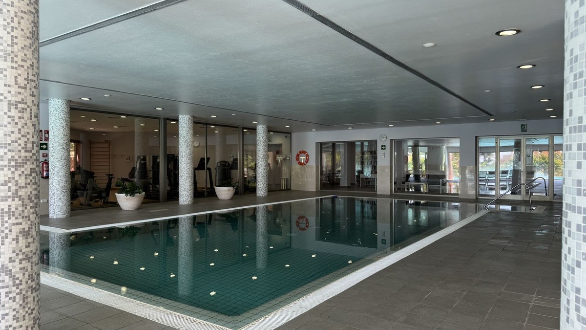 Commercial property à Marbella, Malaga, Espagne 3 chambres, 172 m2 No. 133967
