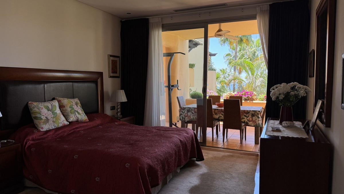 Commercial property à Marbella, Malaga, Espagne 3 chambres, 172 m2 No. 133967