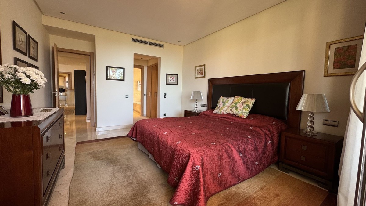 Commercial property à Marbella, Malaga, Espagne 3 chambres, 172 m2 No. 133967