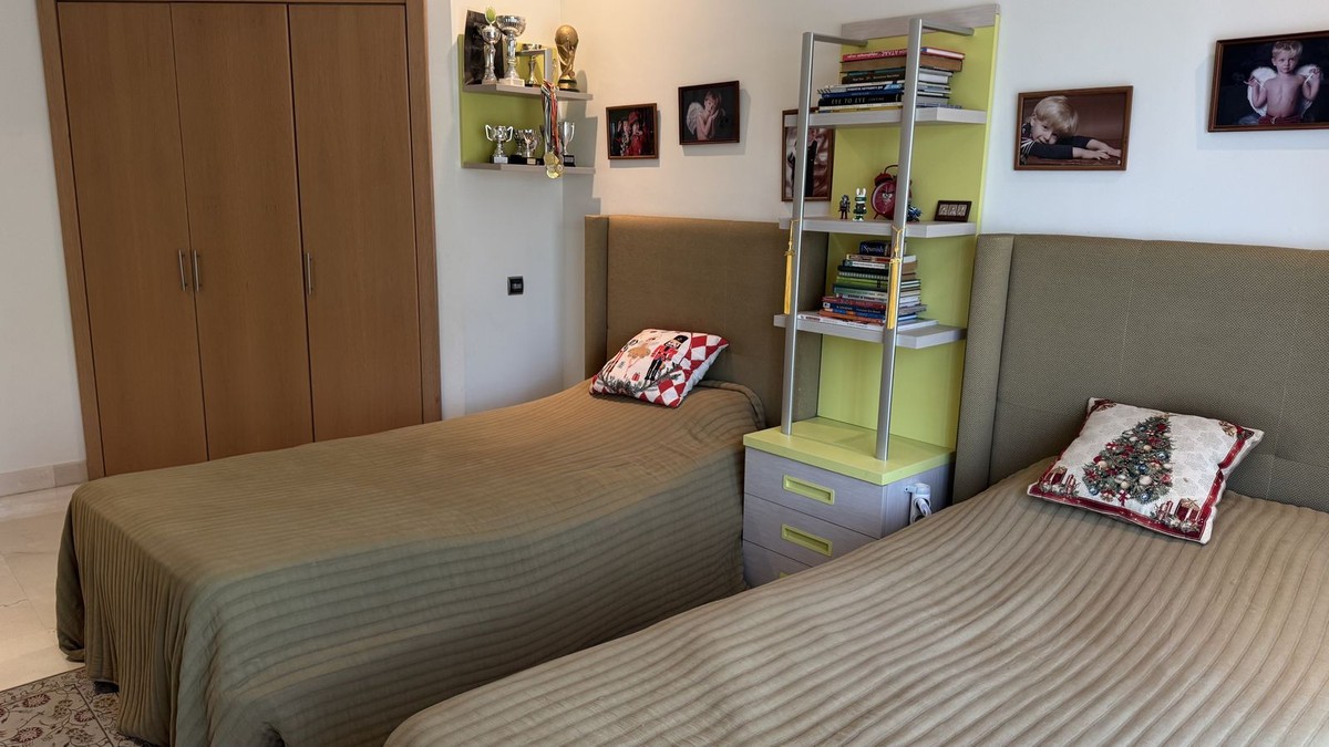 Commercial property à Marbella, Malaga, Espagne 3 chambres, 172 m2 No. 133967