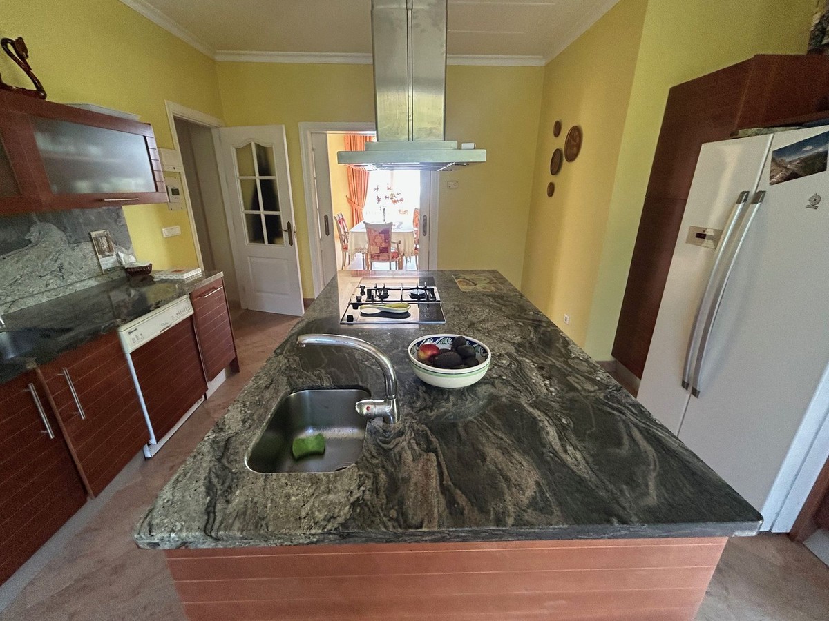 Villa en Estepona, Málaga, España 7 dormitorios, 714 m2 No. 133968