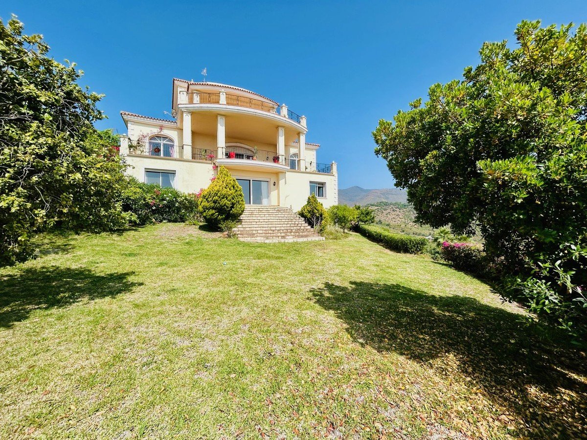 Villa en Estepona, Málaga, España 7 dormitorios, 714 m2 No. 133968