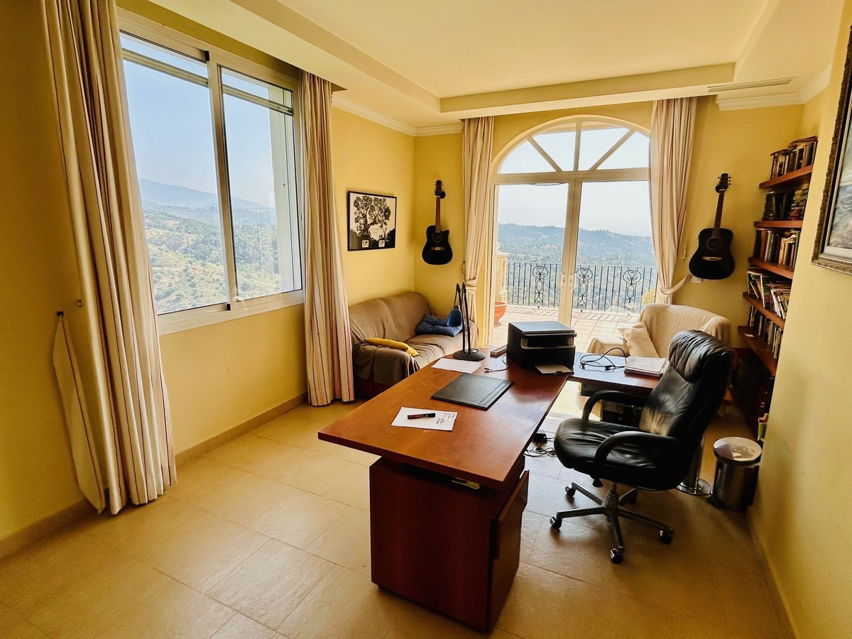 Villa en Estepona, Málaga, España 7 dormitorios, 714 m2 No. 133968