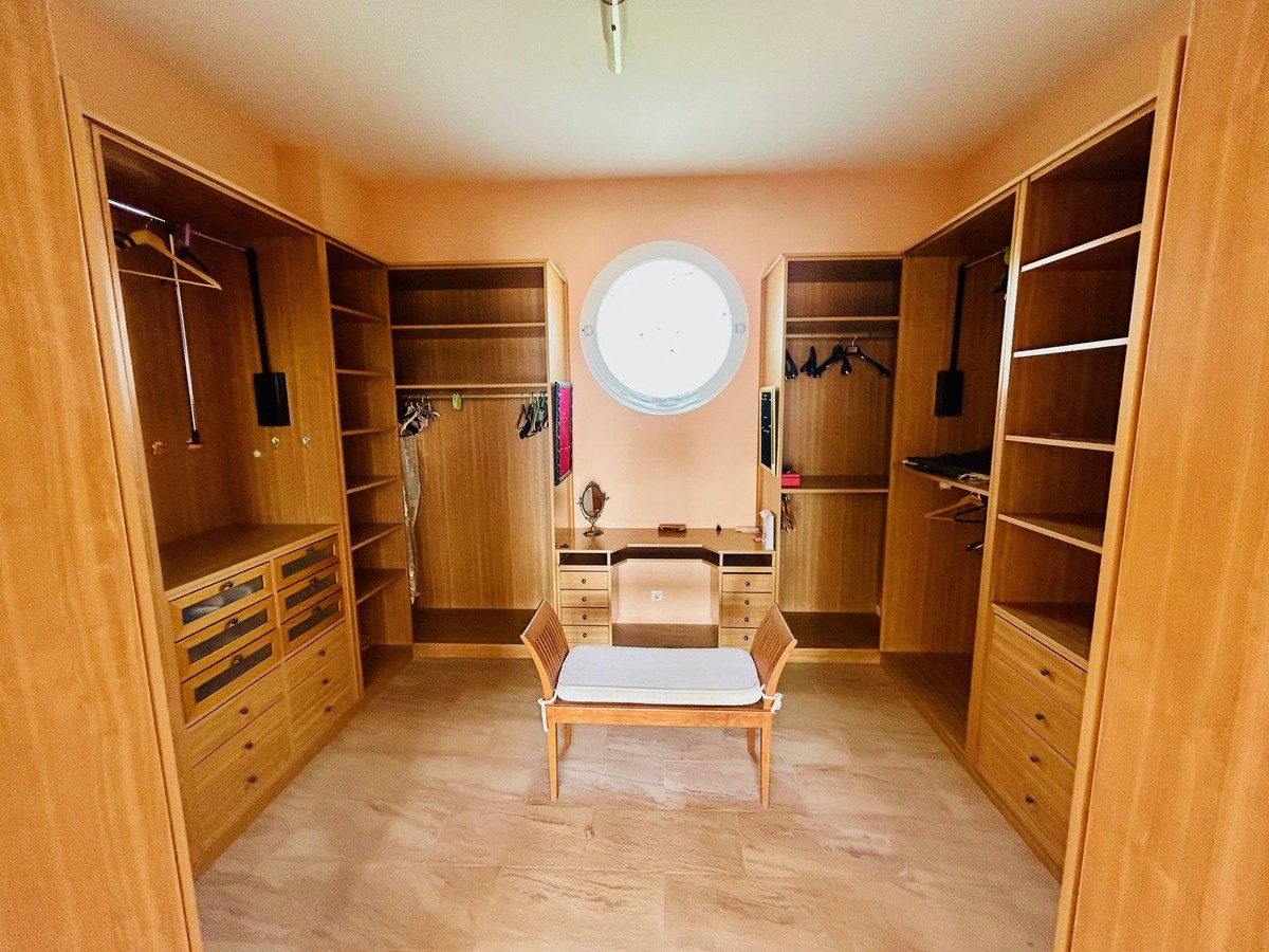 Villa en Estepona, Málaga, España 7 dormitorios, 714 m2 No. 133968