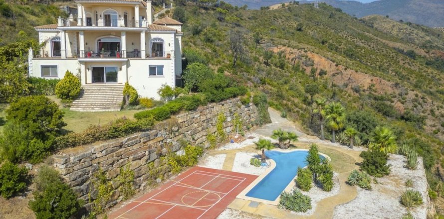 Huvila Estepona, Malaga, Espanja 7 makuuhuonetta, 714 m2 No. 133968