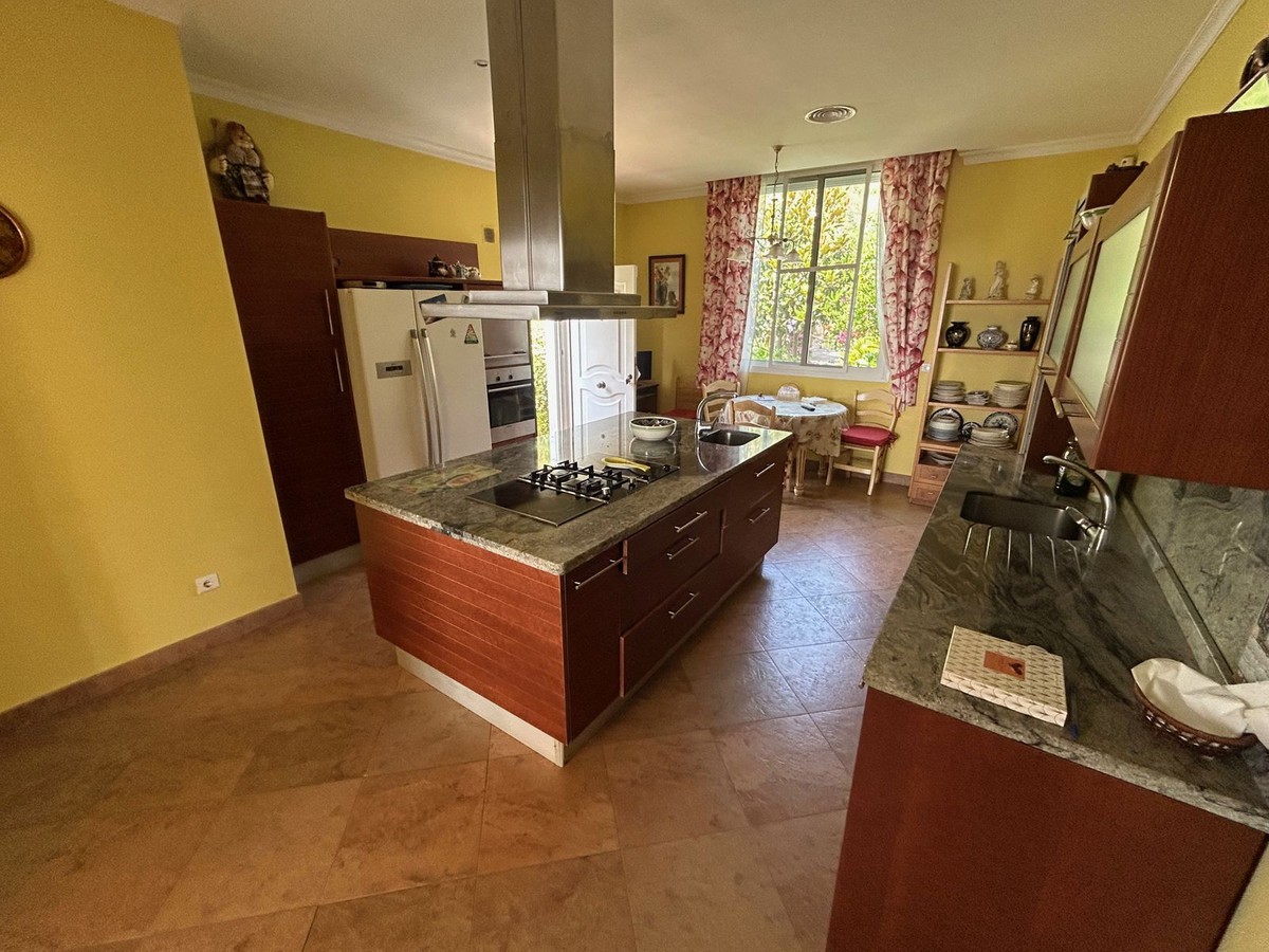 Villa en Estepona, Málaga, España 7 dormitorios, 714 m2 No. 133968