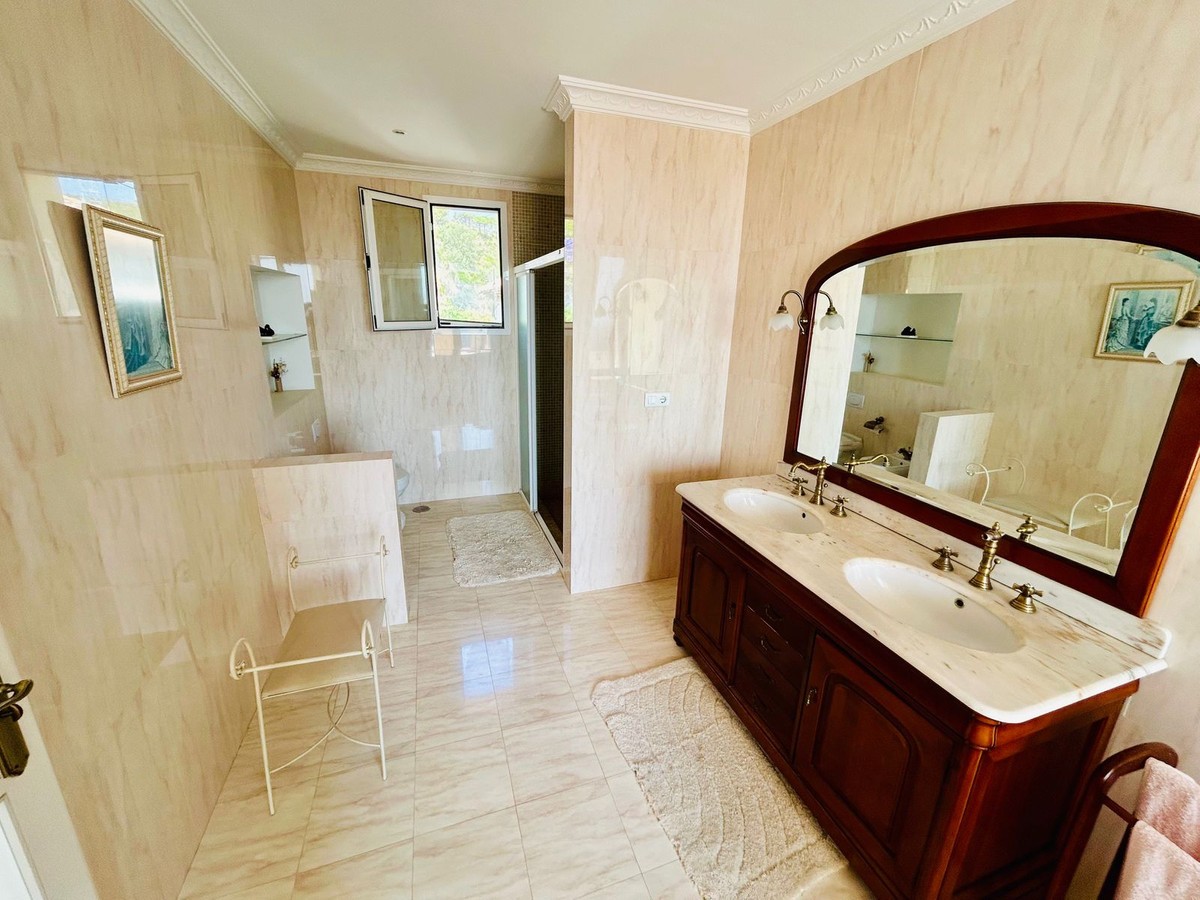Villa en Estepona, Málaga, España 7 dormitorios, 714 m2 No. 133968