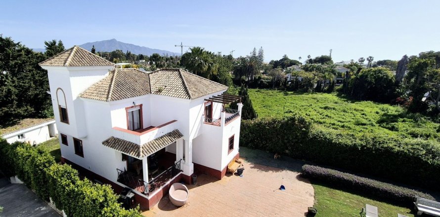 Huvila Estepona, Malaga, Espanja 4 makuuhuonetta, 280 m2 No. 133964