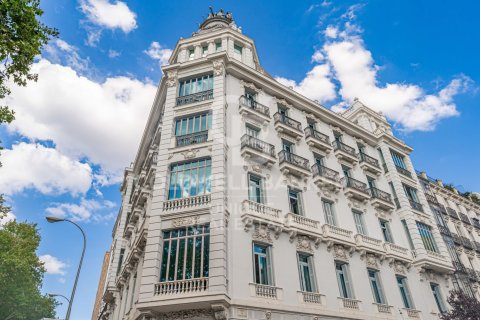 Huoneisto Madrid, Espanja 4 makuuhuonetta, 368 m2 No. 158518