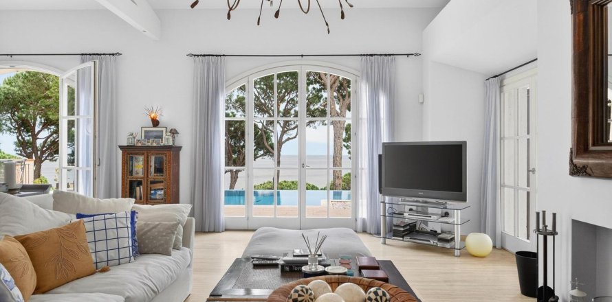 Casa a Sant Feliu de Guixols, Girona, Spagna 4 camere da letto, 501 mq. N° 167725
