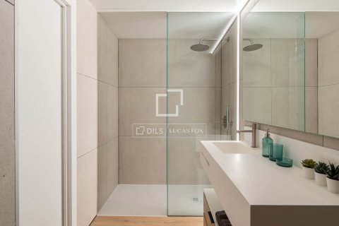 Kattohuoneisto myytävänä Barcelona, Espanja, 4 makuuhuonetta, 117 m2 No. 192763 - kuva 23