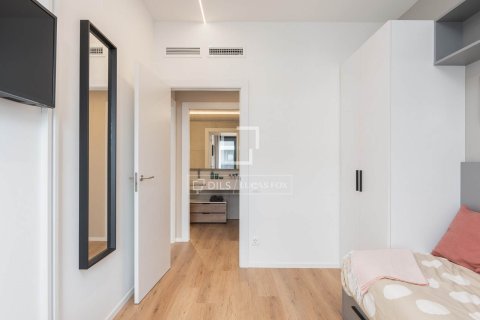 Kattohuoneisto myytävänä Barcelona, Espanja, 4 makuuhuonetta, 117 m2 No. 192763 - kuva 18