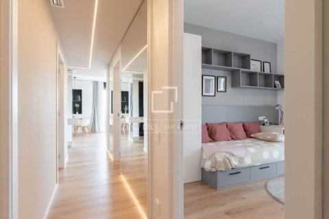 Kattohuoneisto myytävänä Barcelona, Espanja, 4 makuuhuonetta, 117 m2 No. 192763 - kuva 16