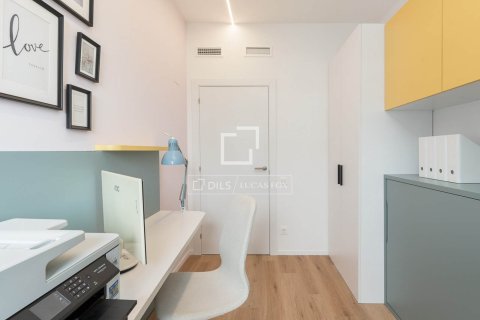 Kattohuoneisto myytävänä Barcelona, Espanja, 4 makuuhuonetta, 117 m2 No. 192763 - kuva 21