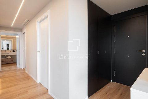 Kattohuoneisto myytävänä Barcelona, Espanja, 4 makuuhuonetta, 117 m2 No. 192763 - kuva 25