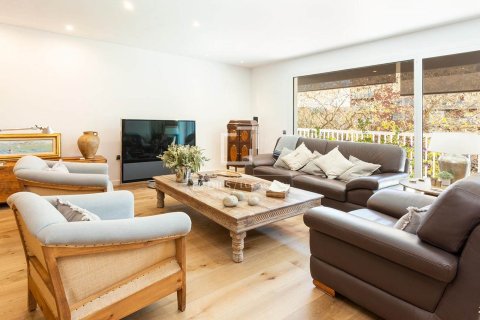 Huoneisto myytävänä Barcelona, Espanja, 5 makuuhuonetta, 204 m2 No. 192759 - kuva 6