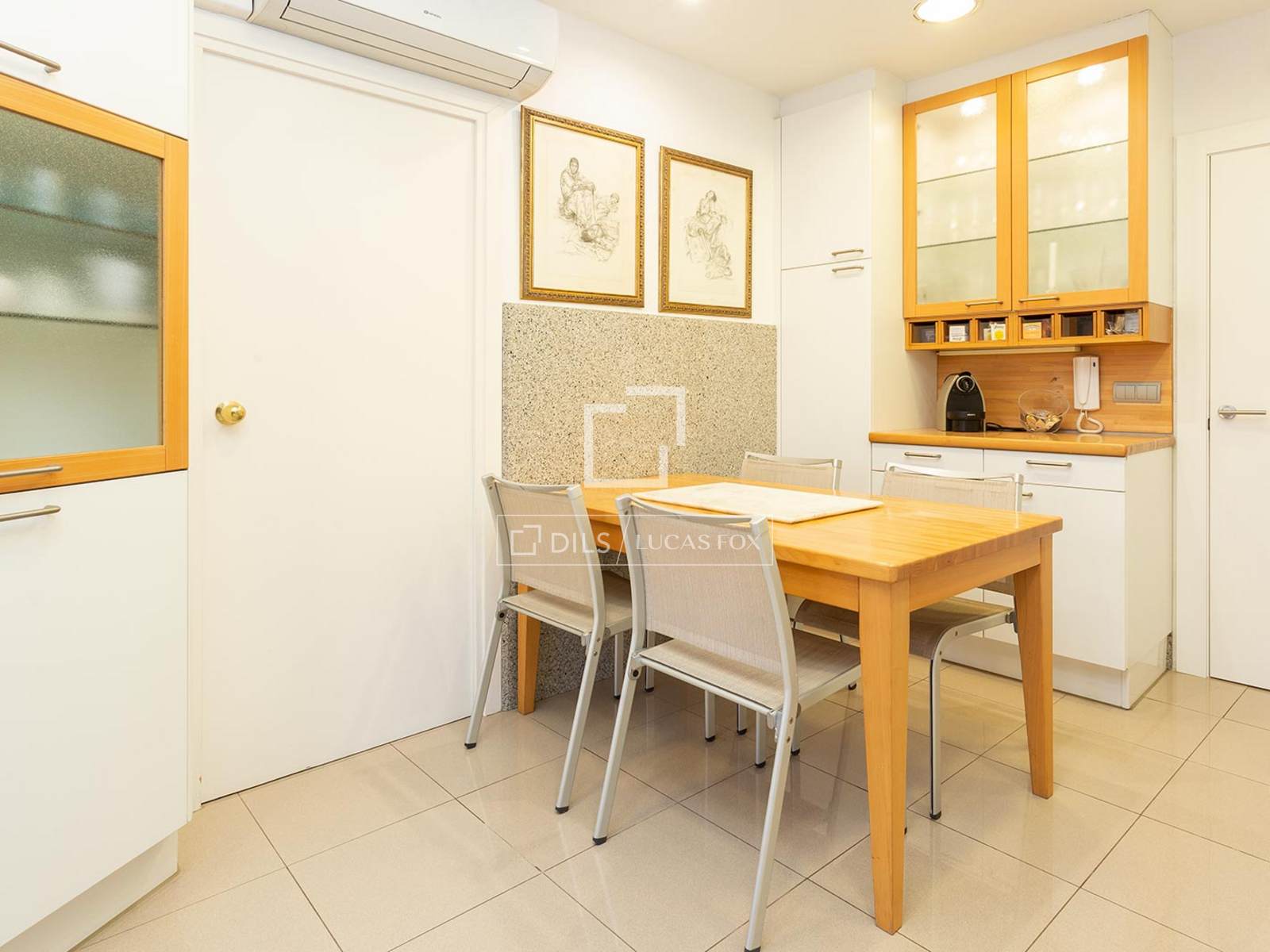 Apartment in Barcelona, Spain 5 bedrooms, 204 sq.m. No. 192759