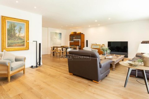 Huoneisto myytävänä Barcelona, Espanja, 5 makuuhuonetta, 204 m2 No. 192759 - kuva 7