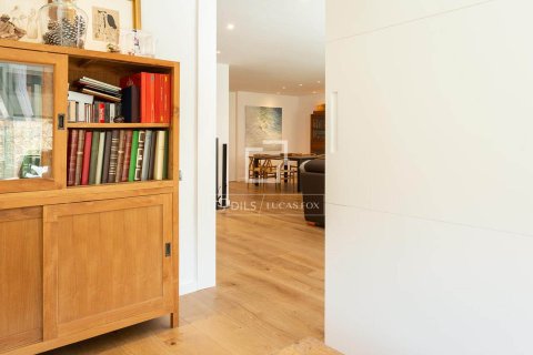 Huoneisto myytävänä Barcelona, Espanja, 5 makuuhuonetta, 204 m2 No. 192759 - kuva 9