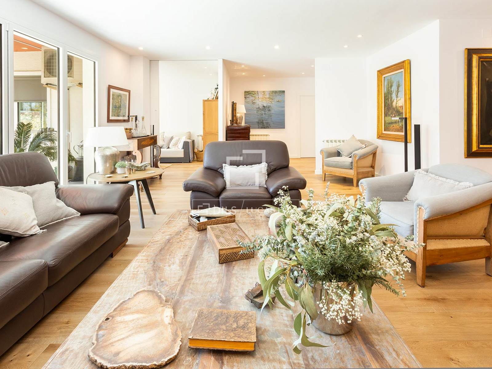 Apartment in Barcelona, Spain 5 bedrooms, 204 sq.m. No. 192759