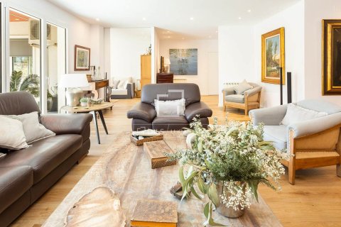 Huoneisto myytävänä Barcelona, Espanja, 5 makuuhuonetta, 204 m2 No. 192759 - kuva 5