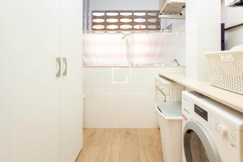 Huoneisto myytävänä Barcelona, Espanja, 5 makuuhuonetta, 204 m2 No. 192759 - kuva 25