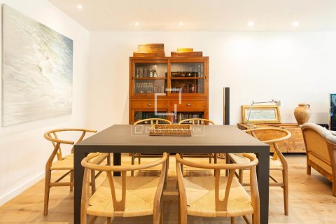 Huoneisto myytävänä Barcelona, Espanja, 5 makuuhuonetta, 204 m2 No. 192759 - kuva 3