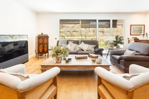 Huoneisto Barcelona, Espanja 5 makuuhuonetta, 204 m2 No. 192759