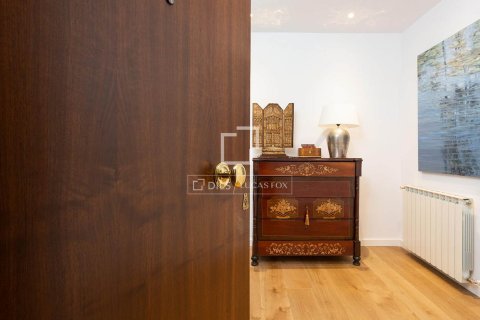 Huoneisto myytävänä Barcelona, Espanja, 5 makuuhuonetta, 204 m2 No. 192759 - kuva 26