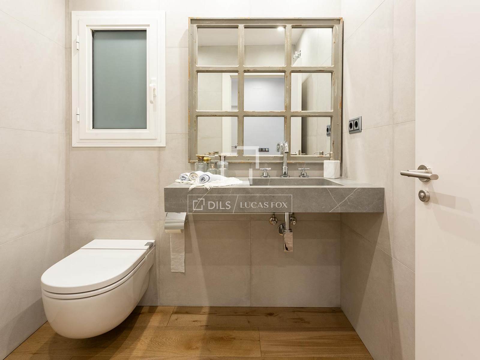 Apartment in Barcelona, Spain 5 bedrooms, 204 sq.m. No. 192759