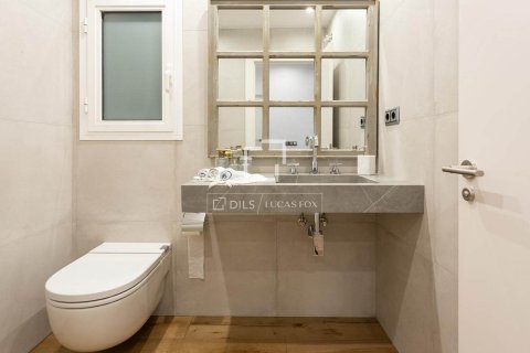 Huoneisto myytävänä Barcelona, Espanja, 5 makuuhuonetta, 204 m2 No. 192759 - kuva 24